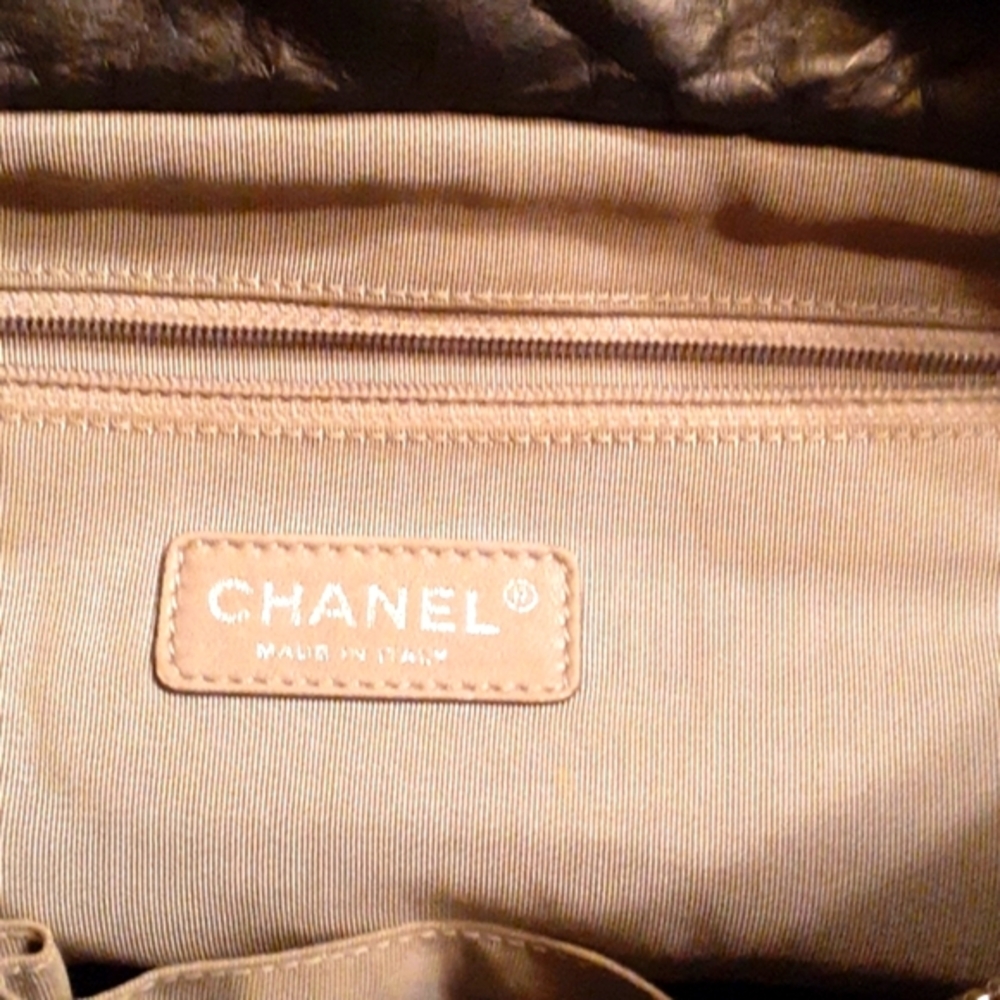 👜ONE DAY SALE AUTHENTIC Chanel authentic stitch tote - Picture 6 of 16